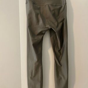 Alo airlift 7/8 leggings. Olive branch.